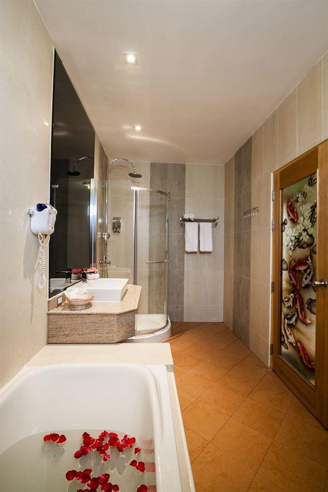Azure Phuket Hotel Patong Εξωτερικό φωτογραφία